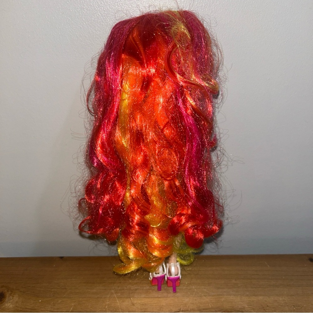Rainbow High Doll Laurel Devious Twin Red Orange Hair - Picture 4 of 6